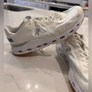 Men’s On Clouldnova form running shoe.